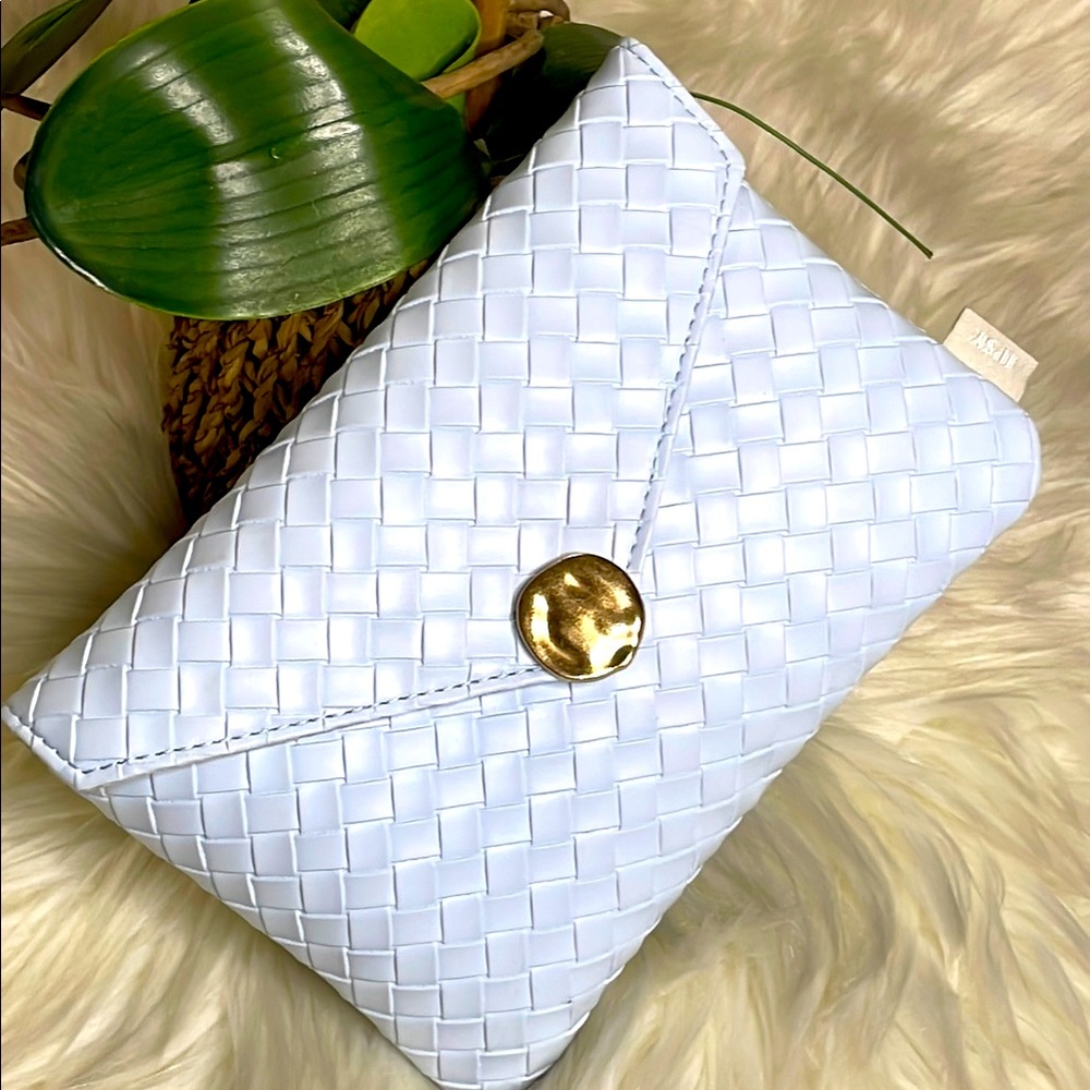 🦋Ipsy®️ Baby Blue Woven Clutch with Gold Button Glam Bag🦋
